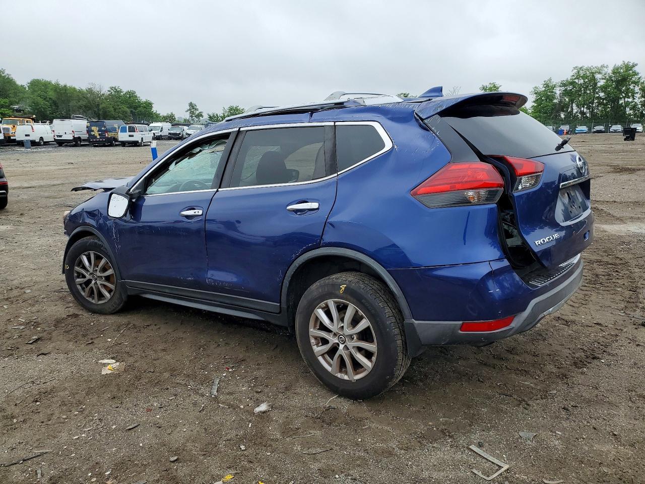 2017 Nissan Rogue Sv - Image 2
