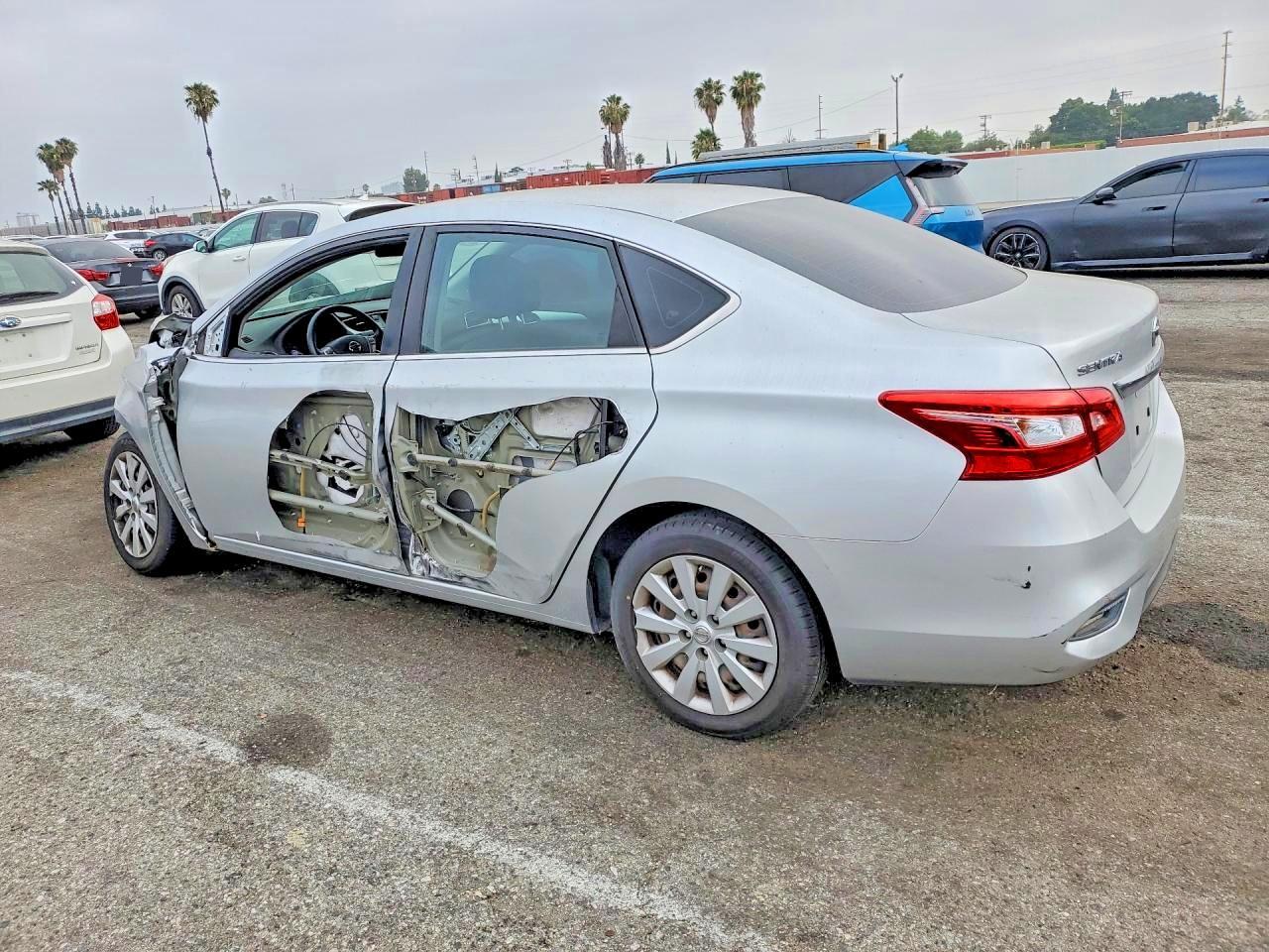 2016 Nissan Sentra S - Фото 2