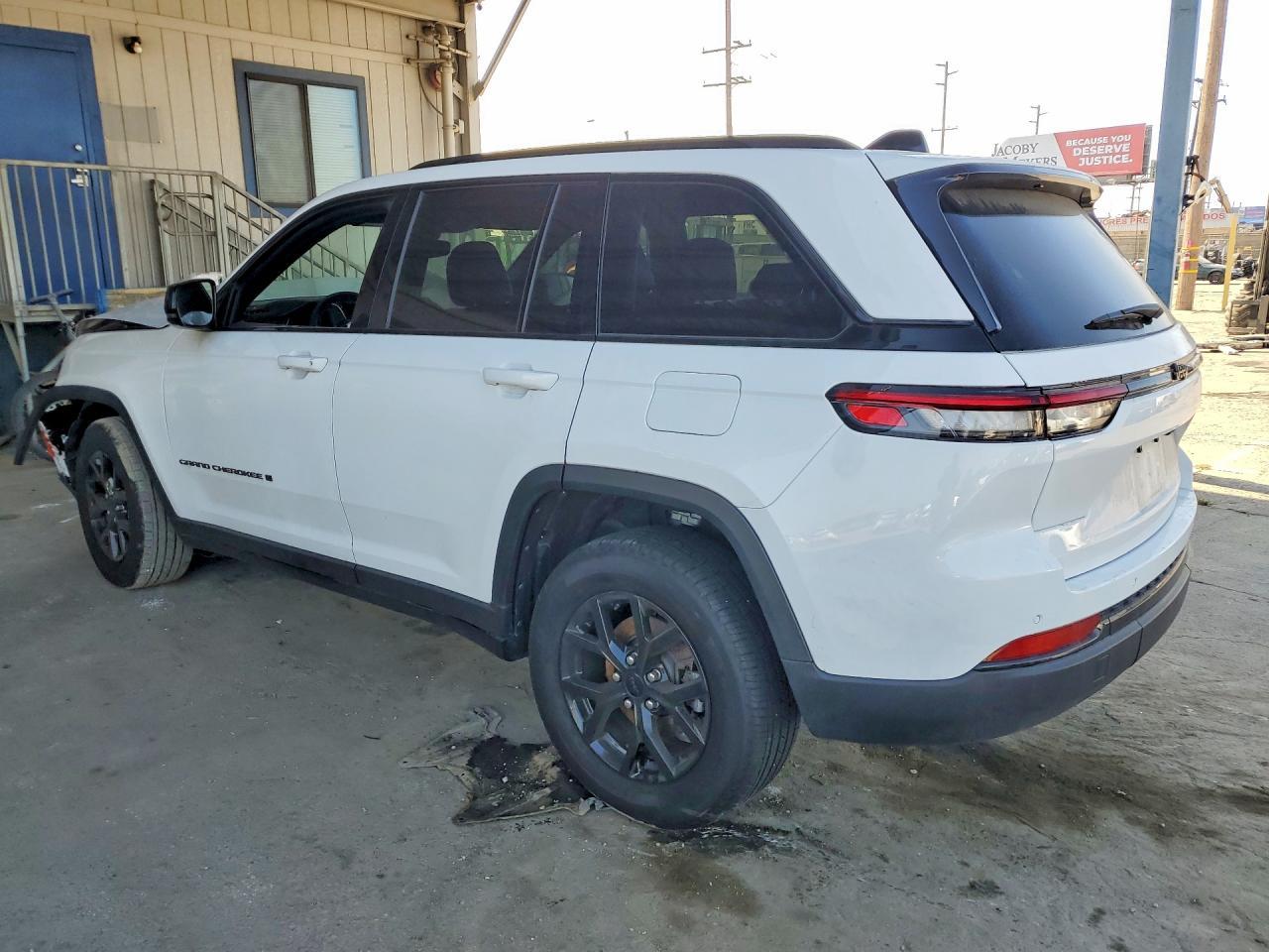 2025 Jeep Grand Cherokee Laredo - Фото 2