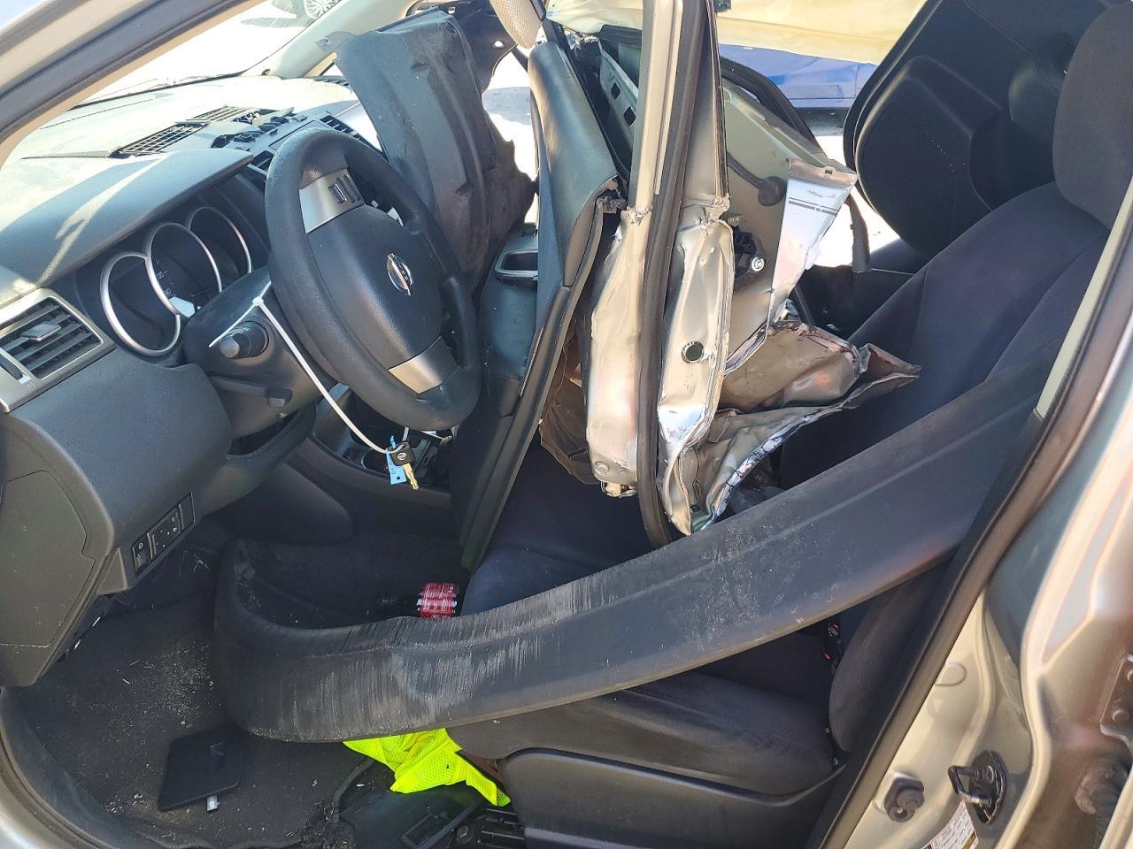 2009 Nissan Versa 1.8 S - Image 7