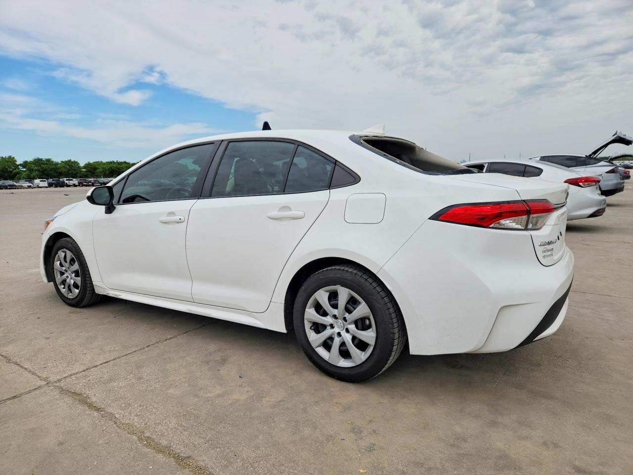 2022 Toyota Corolla Le - Фото 2