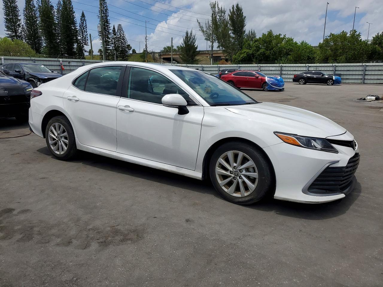 2024 Toyota Camry Le - Фото 4