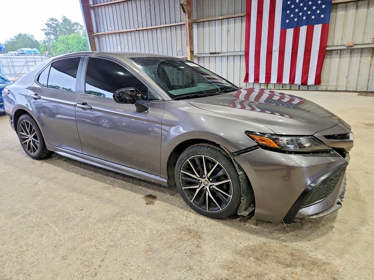 2021 Toyota Camry Se - Фото 4