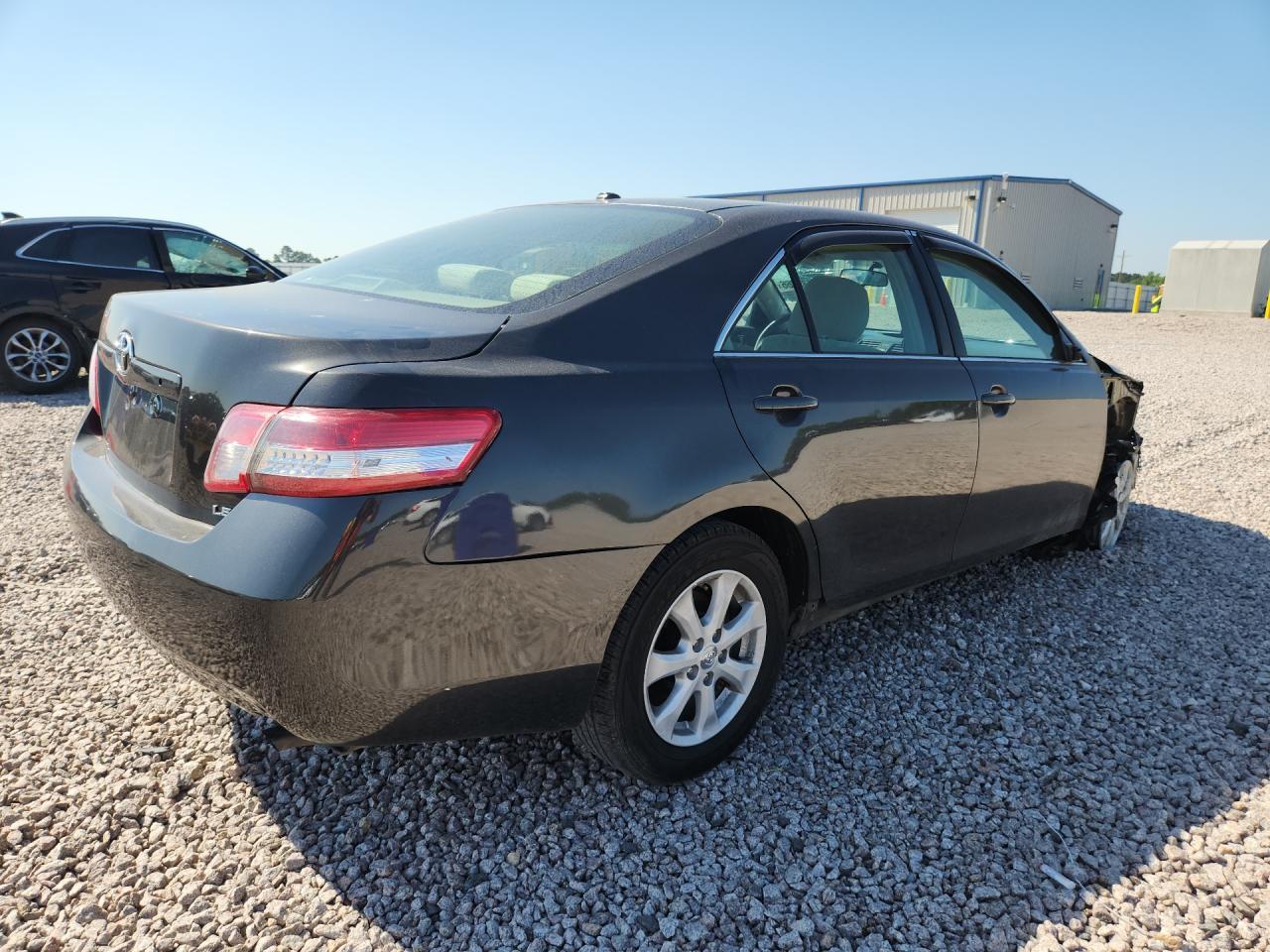 2011 Toyota Camry Le - Фото 3