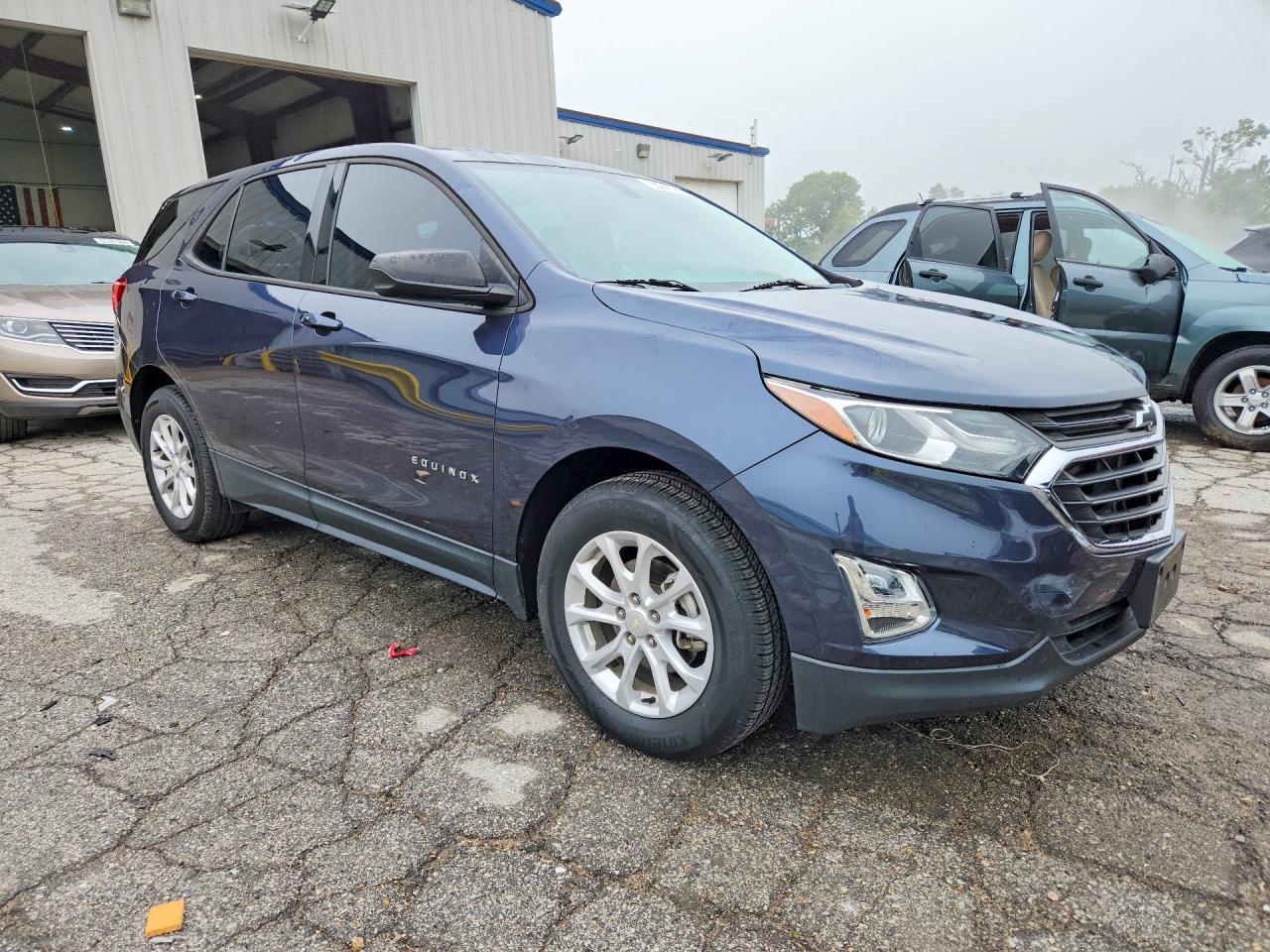2018 Chevrolet Equinox Ls - Фото 4