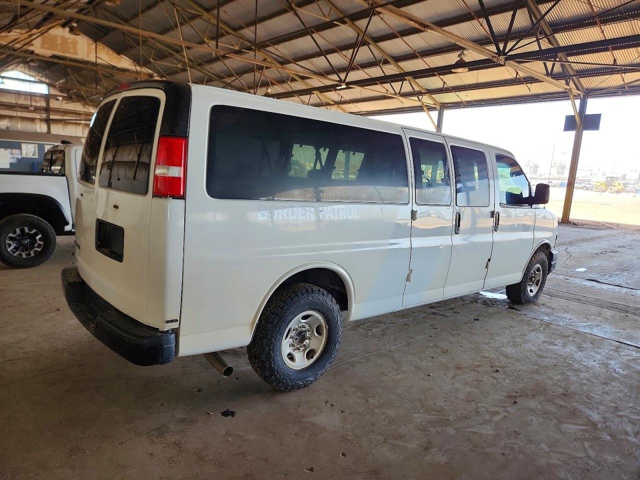 2020 Chevrolet Express G3500 Ls 6.0L V8 Passenger - Image 4