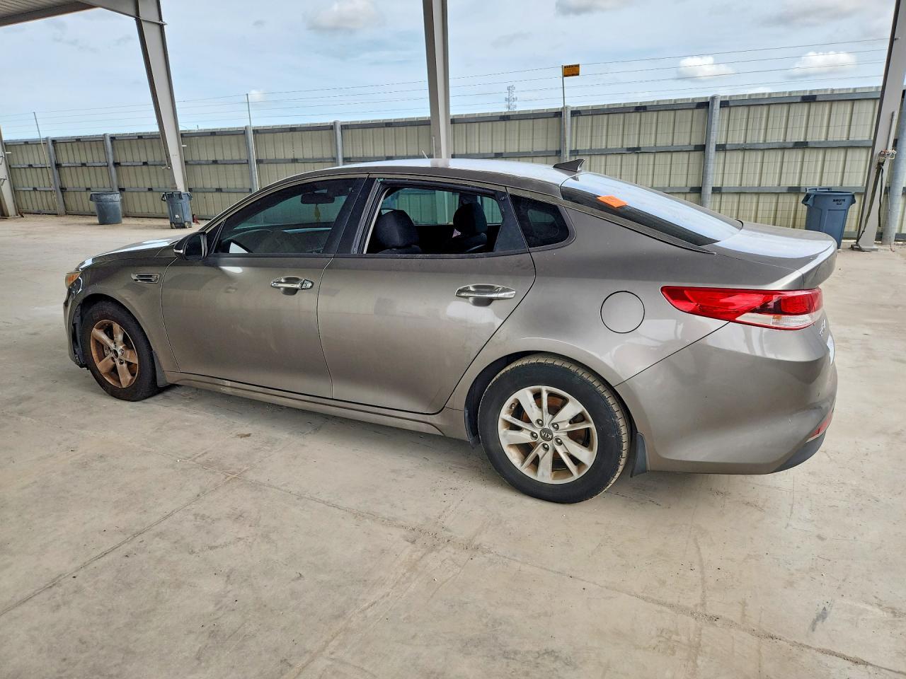 2017 Kia Optima - Фото 2