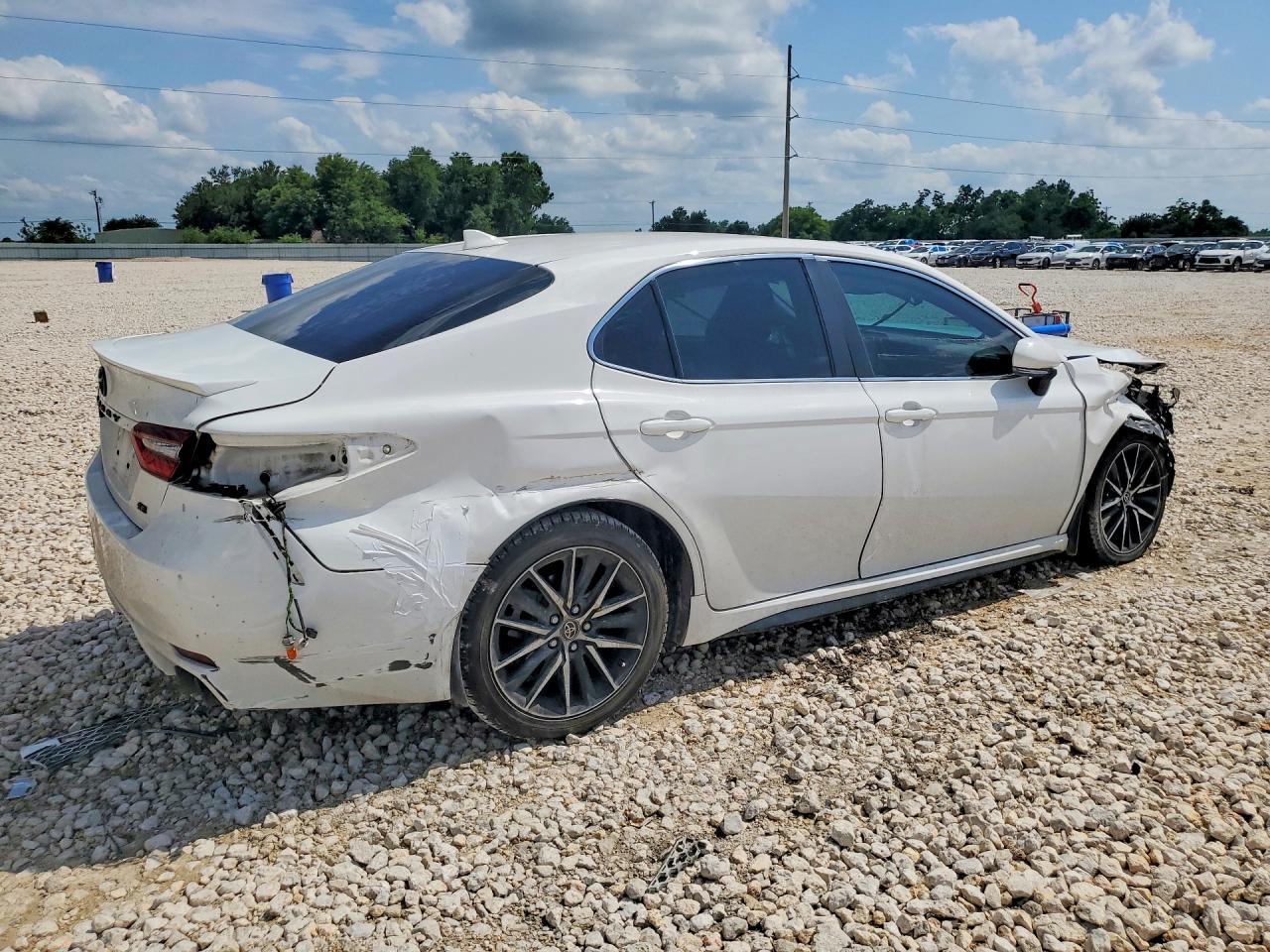 2021 Toyota Camry - Фото 3