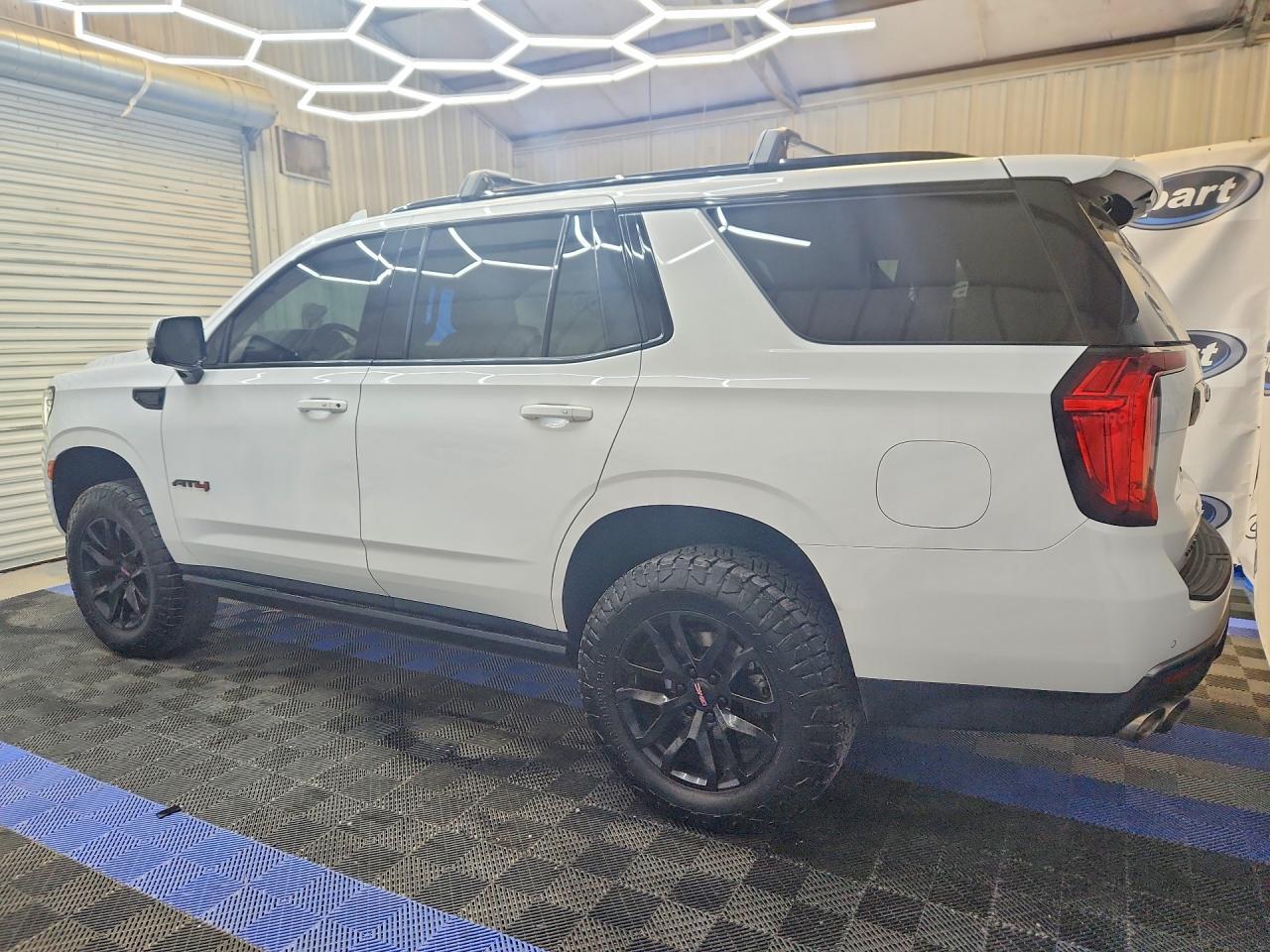 2023 GMC Yukon At4 - Фото 2