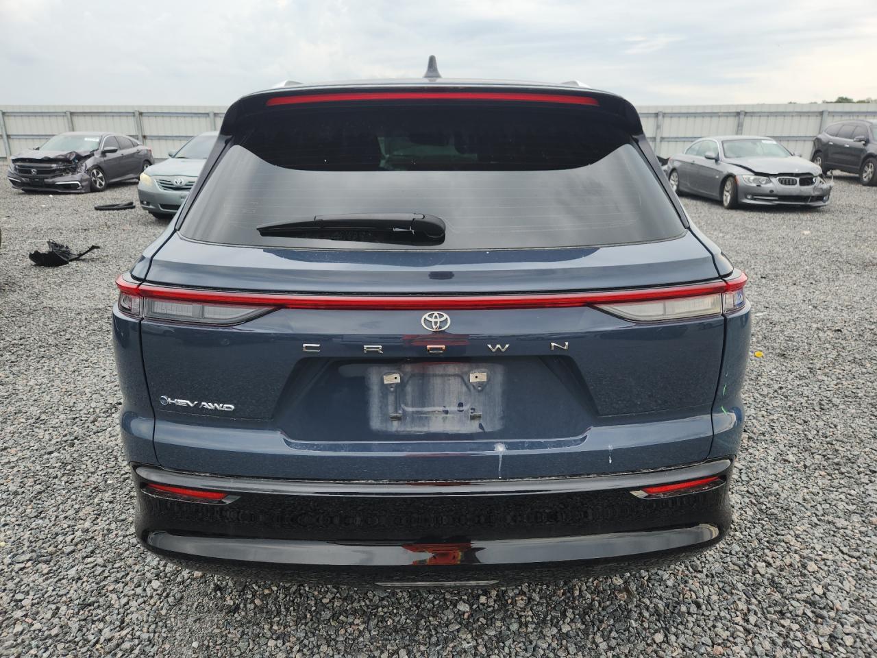 2025 Toyota Crown Signia Xle - Фото 6