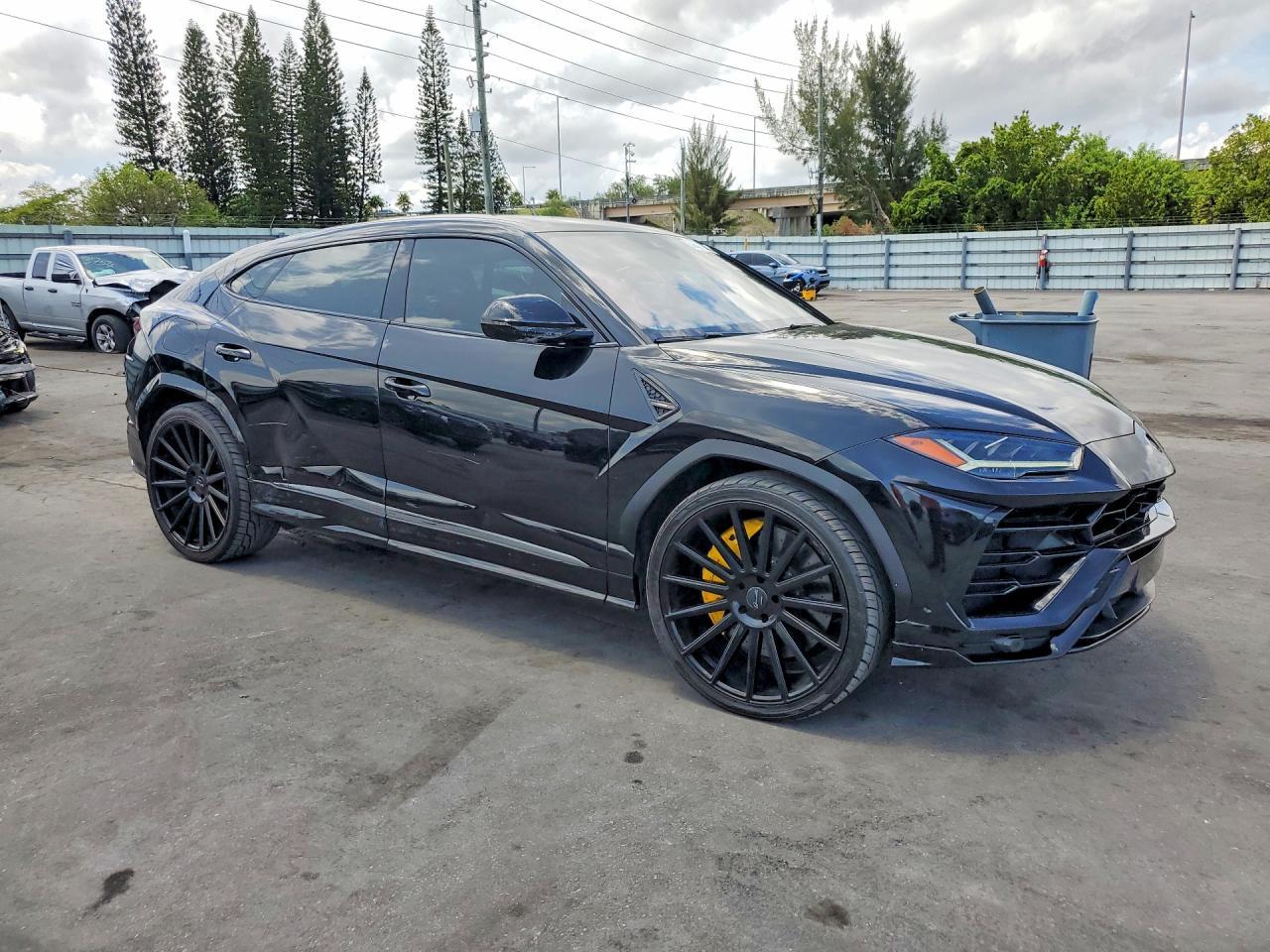 2020 Lamborghini Urus - Фото 4