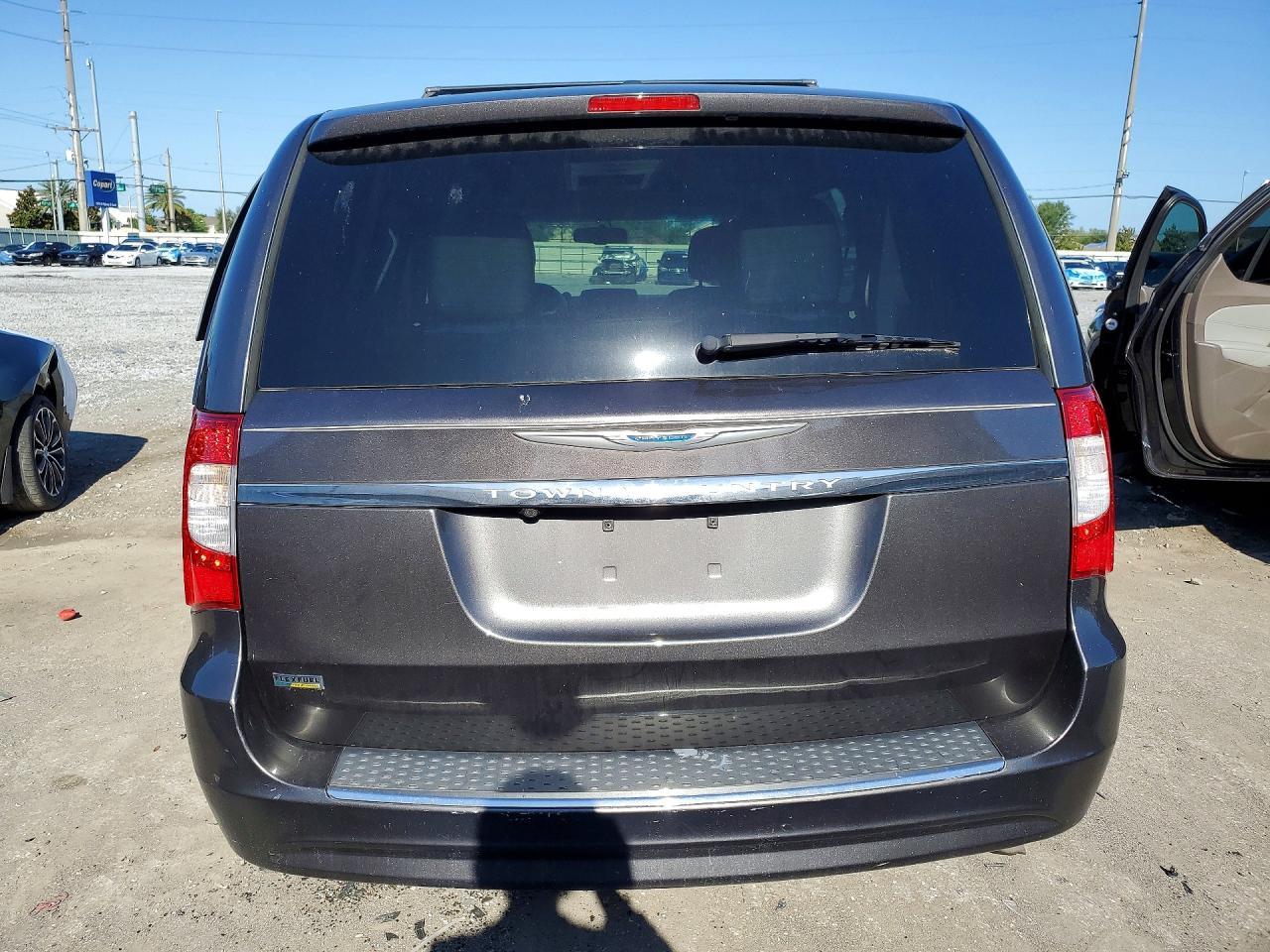 2016 Chrysler Town & Country Touring - Фото 6