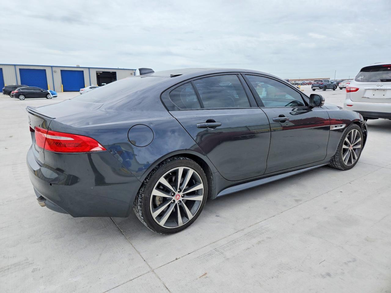 2017 Jaguar Xe - Фото 3