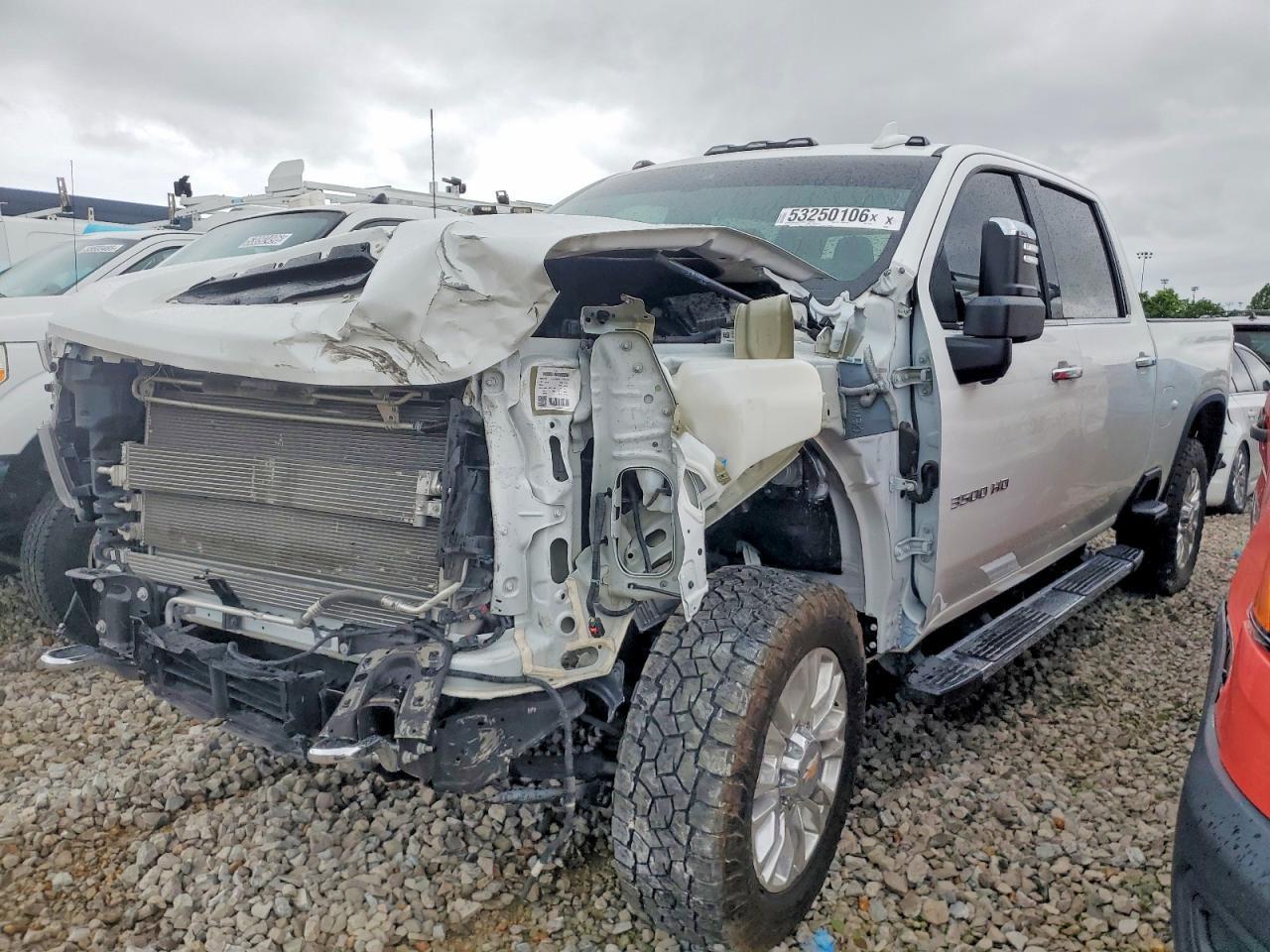 2023 Chevrolet Silverado K3500 High Country - Фото 2