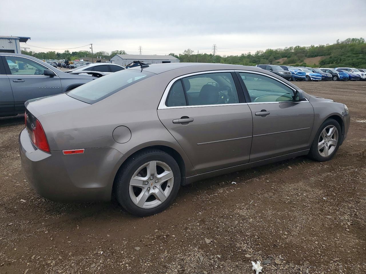 2011 Chevrolet Malibu Ls - Image 3
