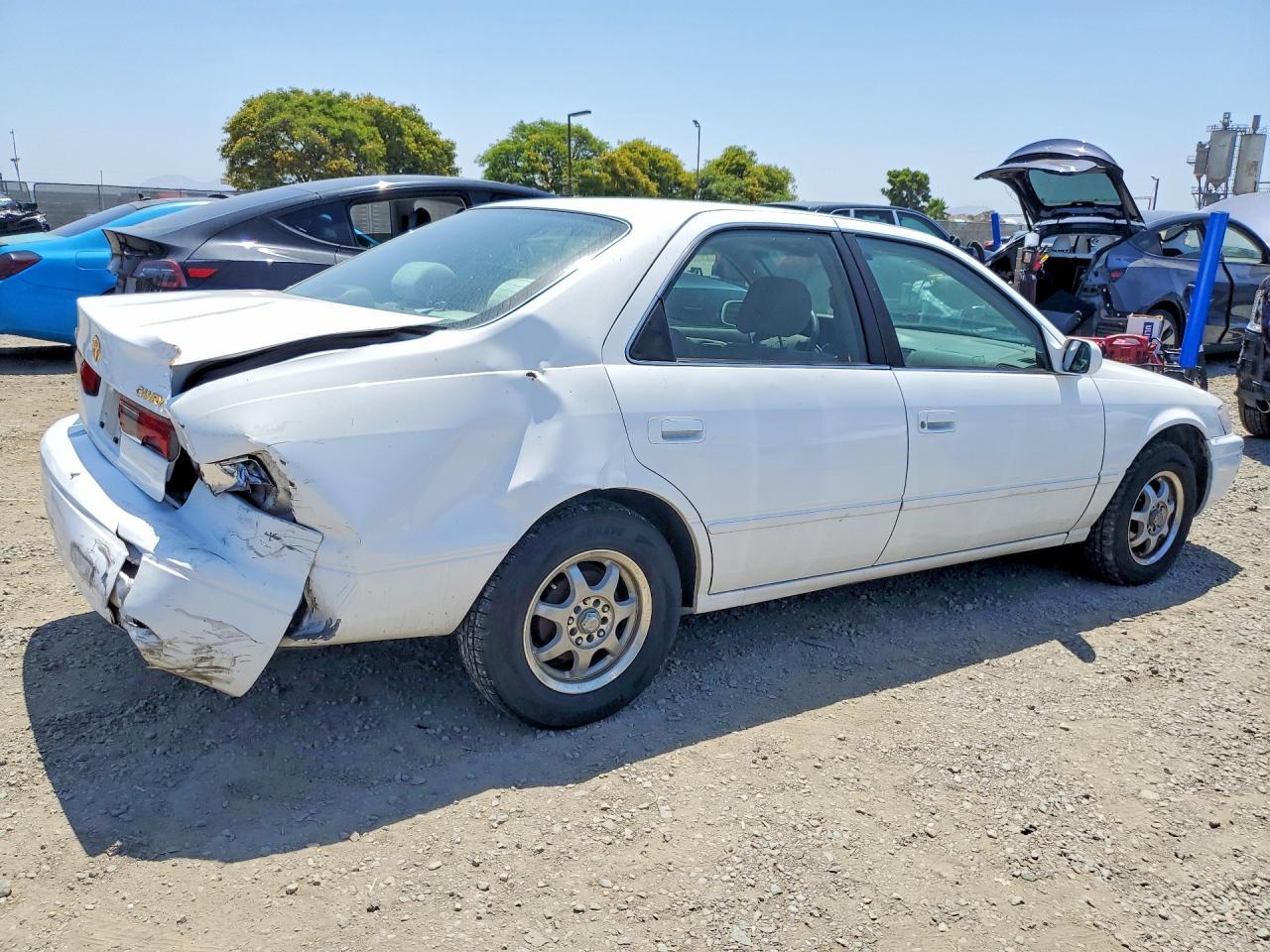 1999 Toyota Camry Le - Image 3