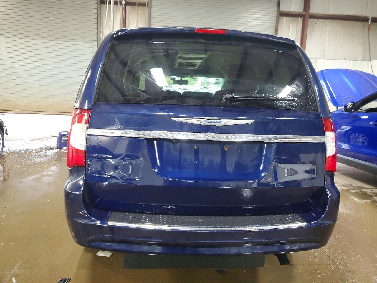2016 Chrysler Town & Country Touring - Фото 6