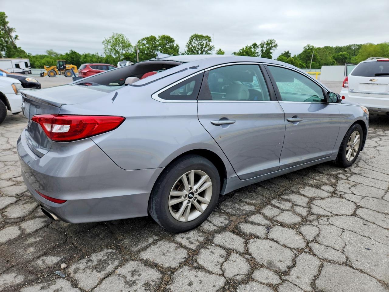 2015 Hyundai Sonata - Image 3