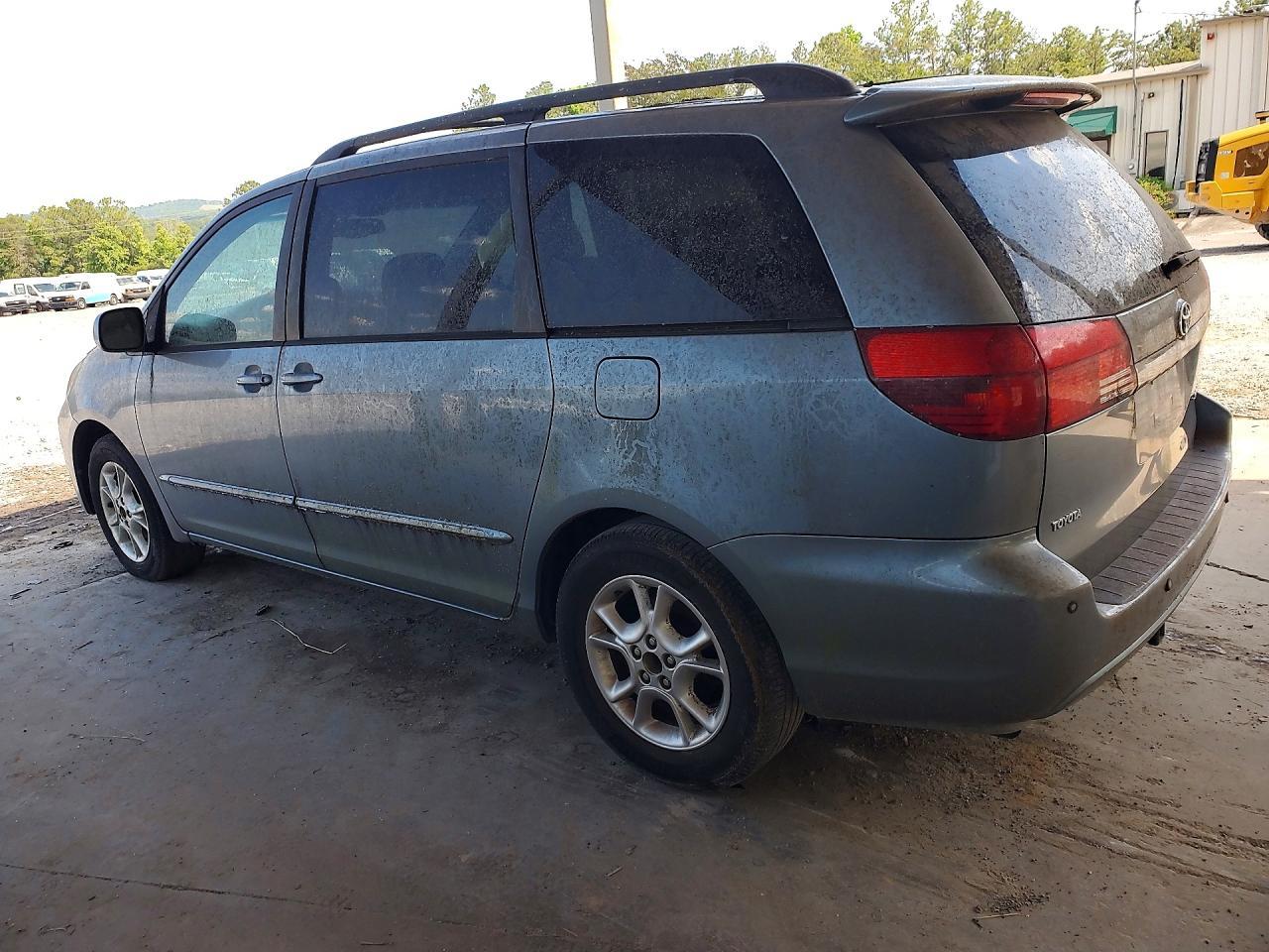 2013 Toyota Sienna - Фото 2