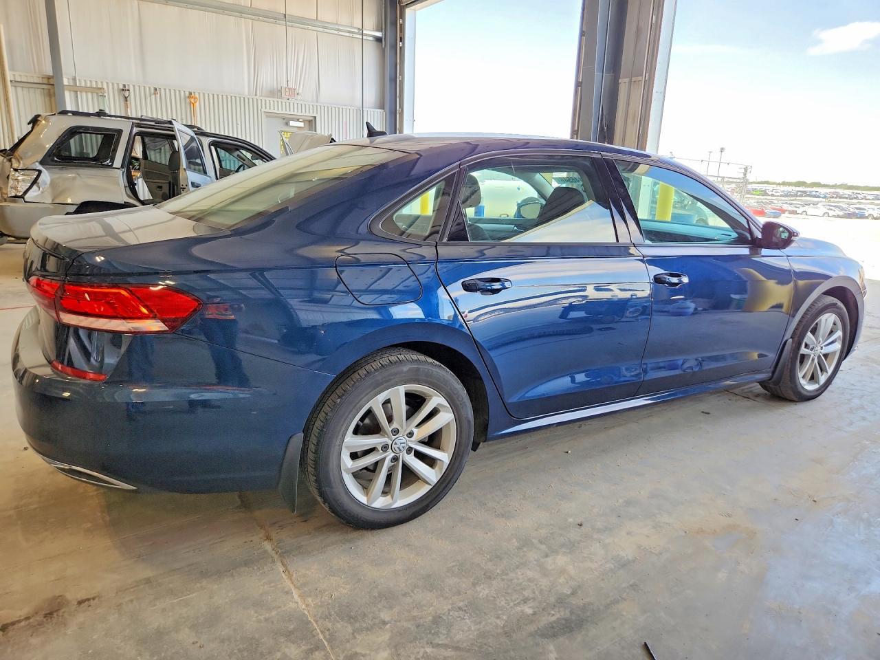 2021 Volkswagen Passat S - Фото 3