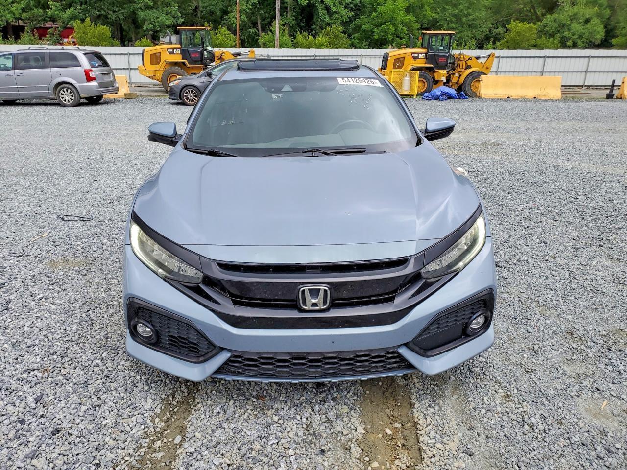 2019 Honda Civic Sport Touring - Image 5