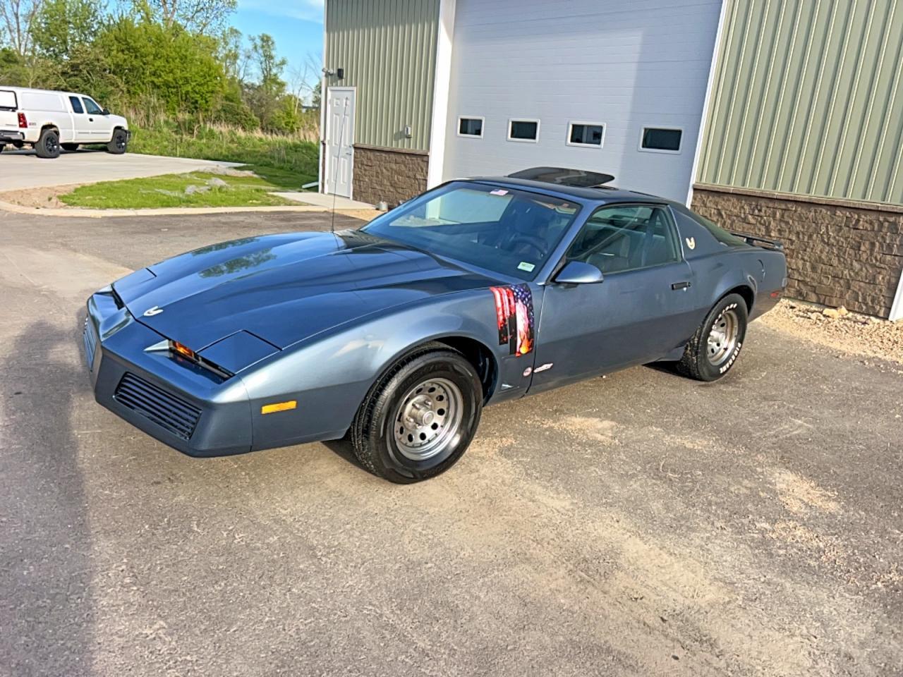 1983 Pontiac Firebird Trans Am - Фото 2