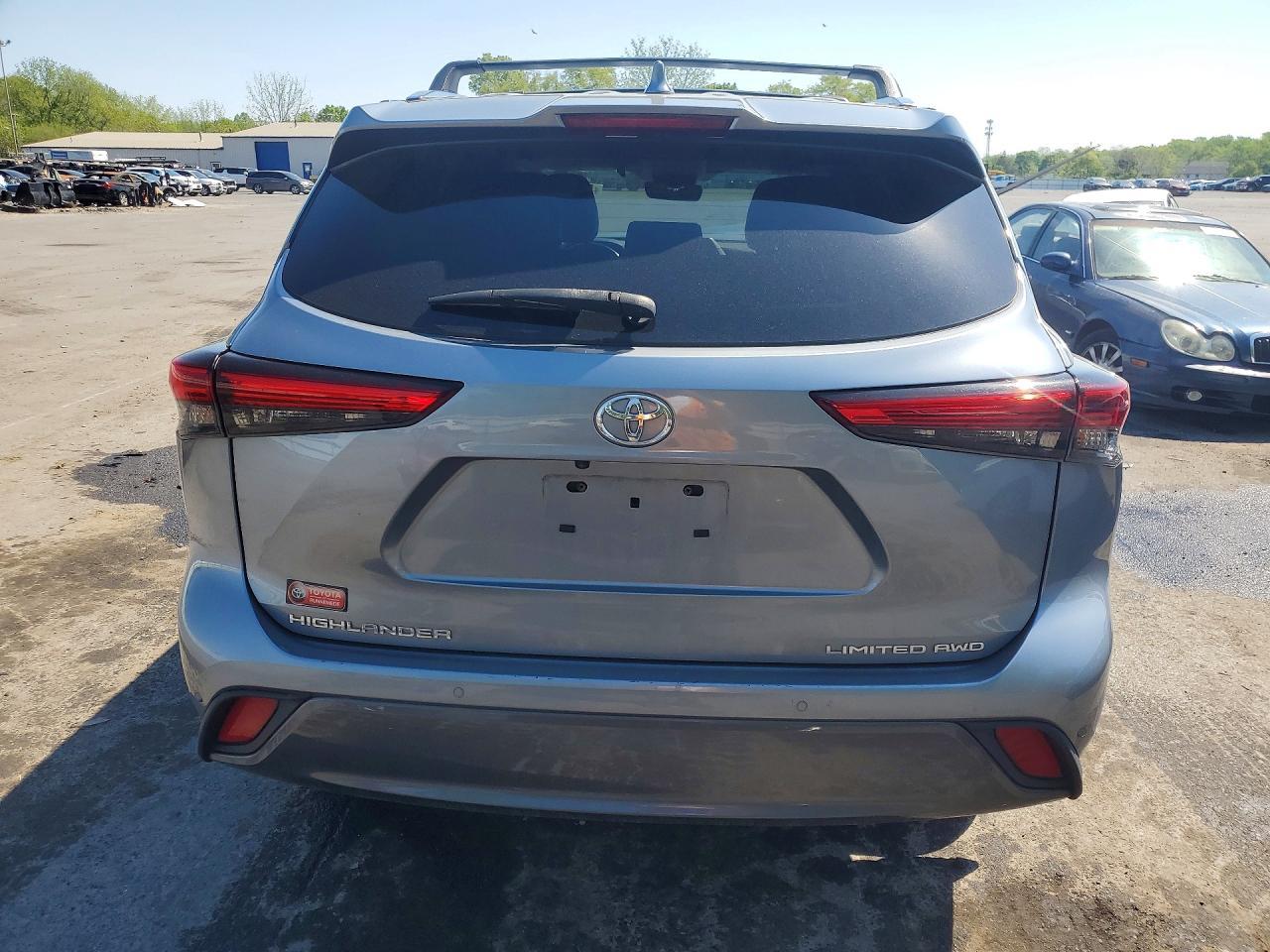 2021 Toyota Highlander Limited - Image 6