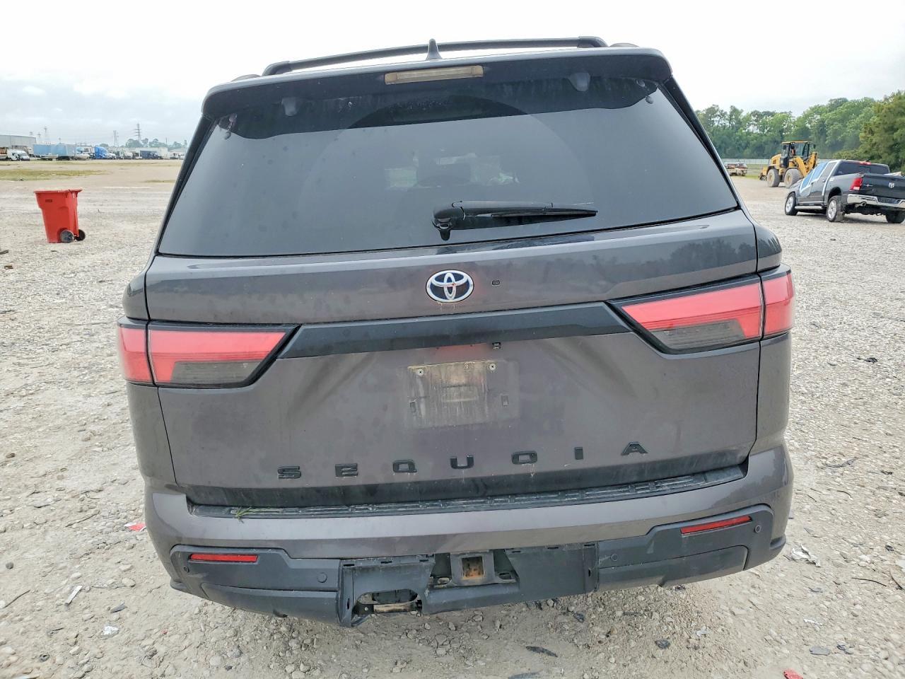 2024 Toyota Sequoia Sr5 - Фото 6