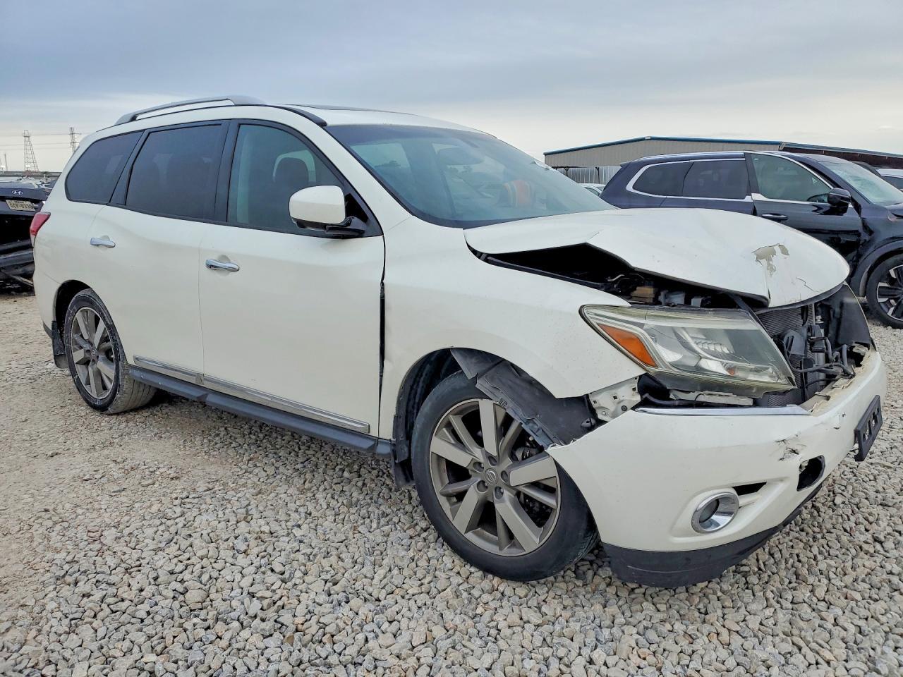 2015 Nissan Pathfinder S - Image 4