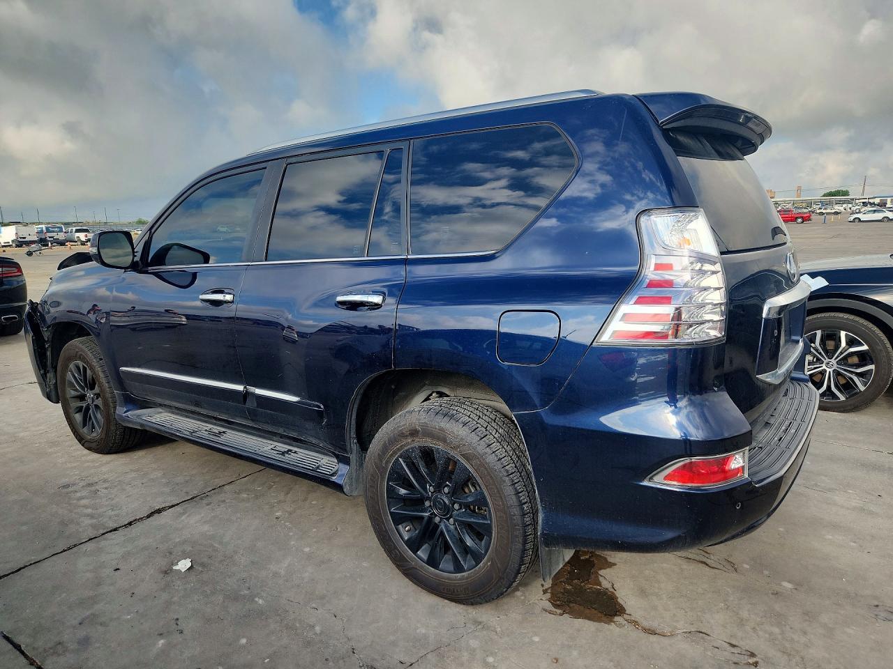 2017 Lexus Gx 460 - Image 2