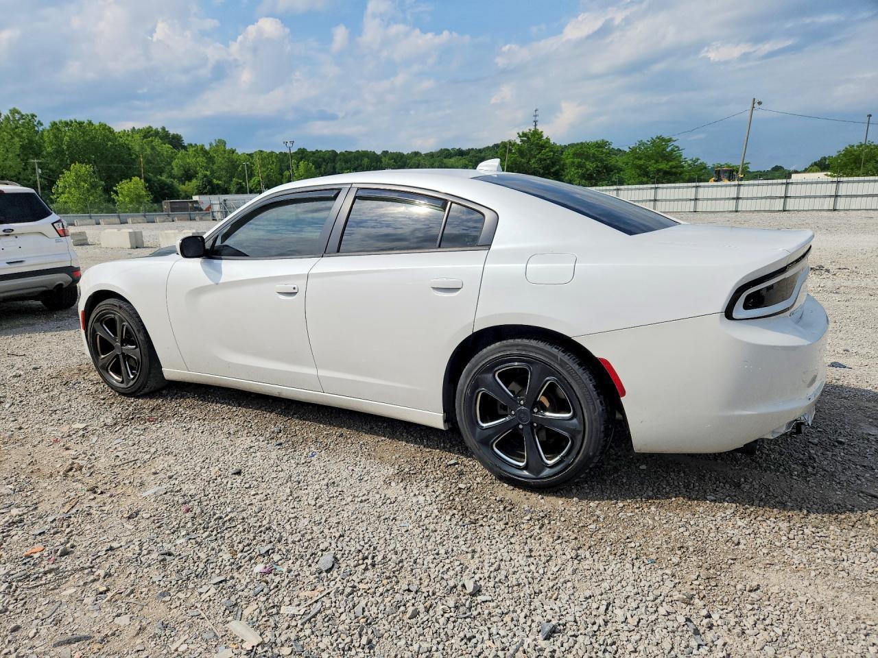 2015 Dodge Charger Sxt - Image 2