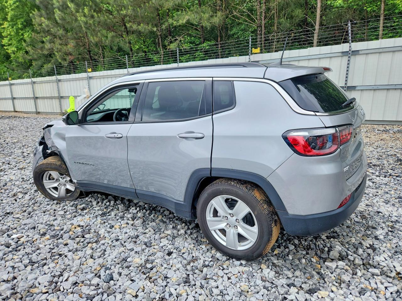 2022 Jeep Compass Latitude - Фото 2