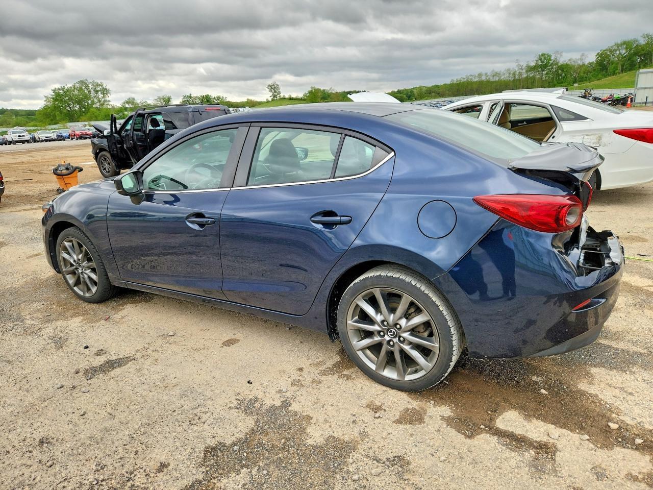 2018 Mazda 3 Touring - Фото 2