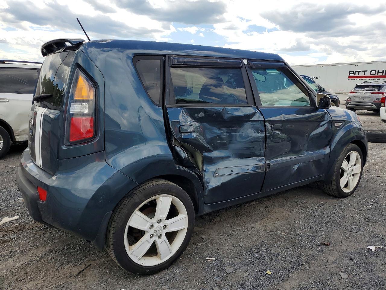 2010 Kia Soul + - Image 3