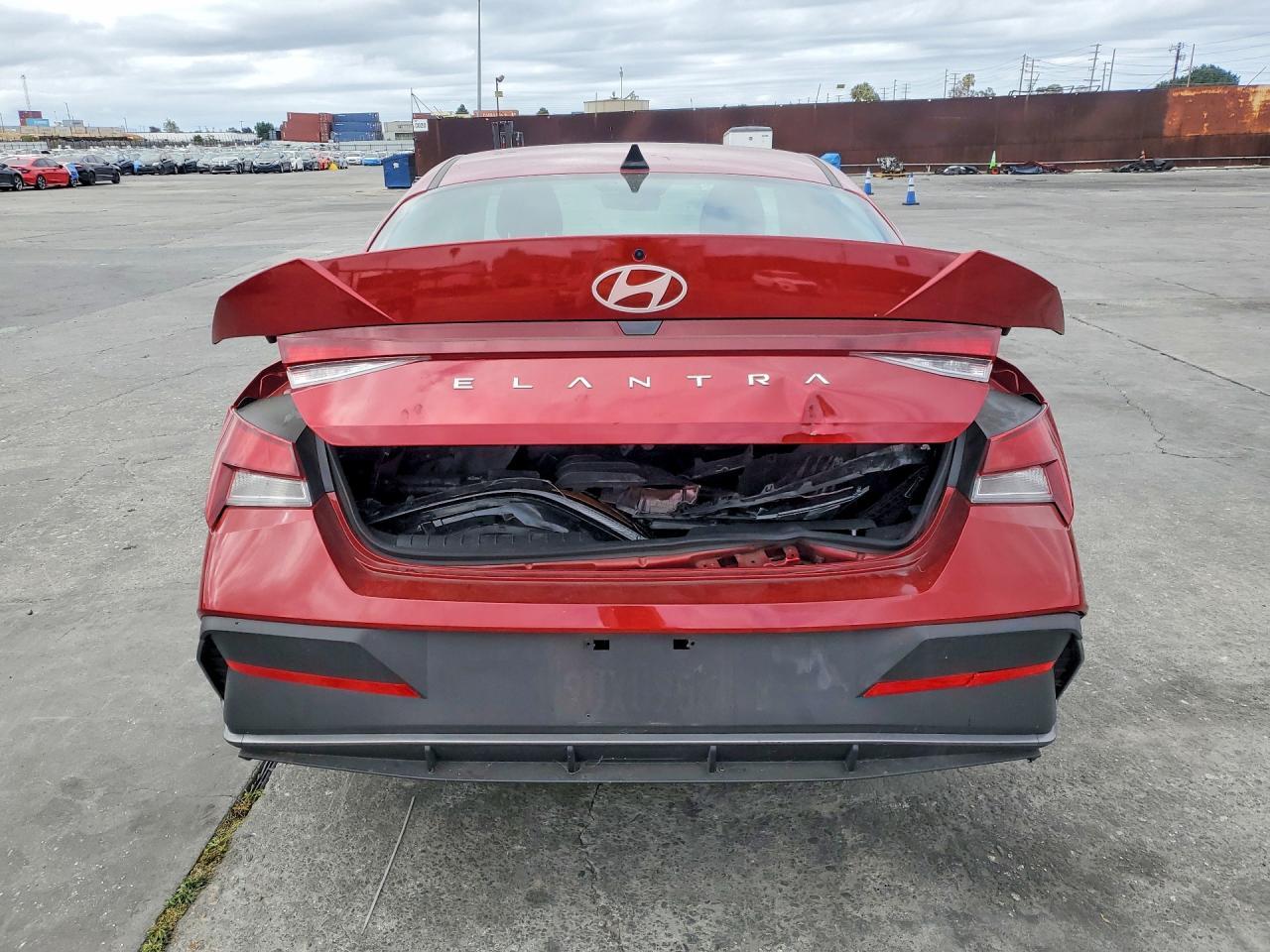 2025 Hyundai Elantra Se - Image 6
