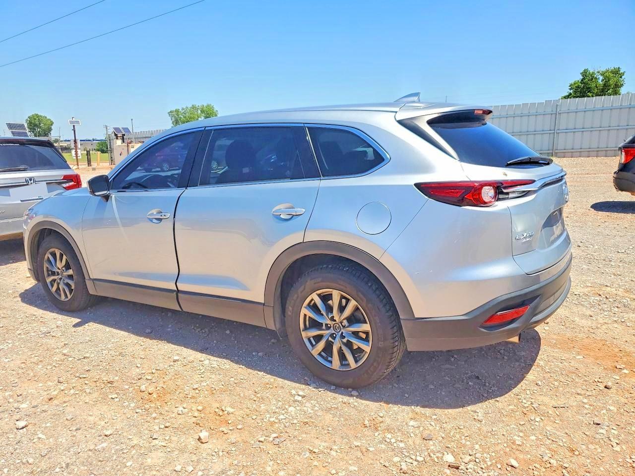 2019 Mazda Cx-9 Touring - Image 2
