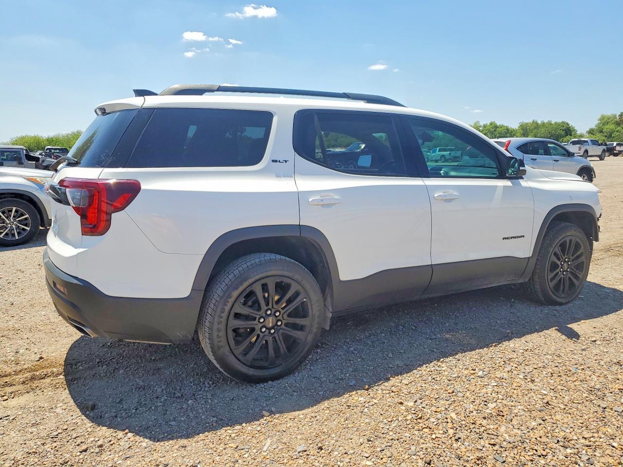 2023 GMC Acadia Slt - Image 3