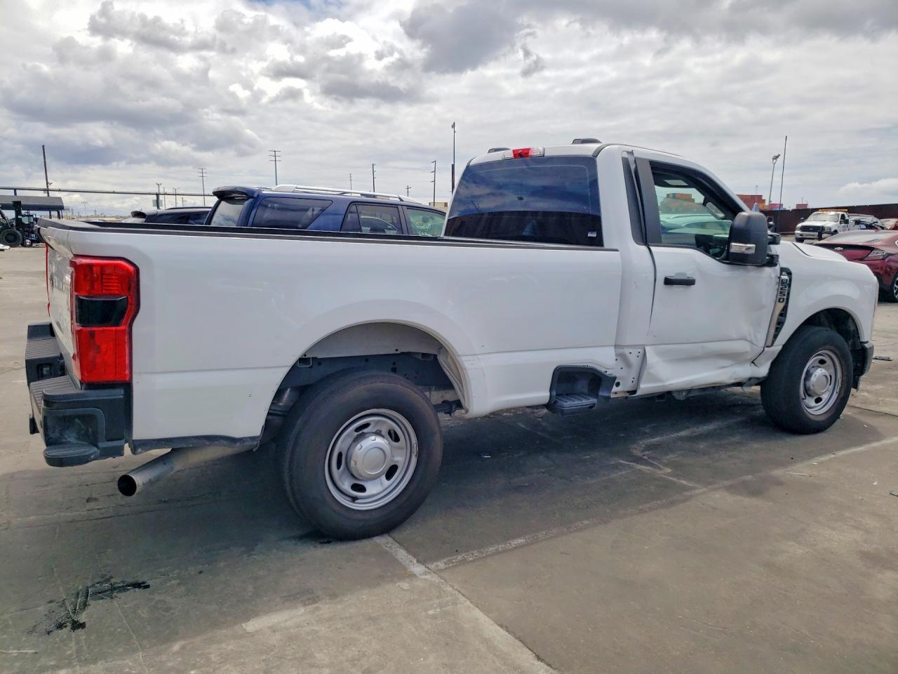 2025 Ford F250 Super Duty - Фото 3
