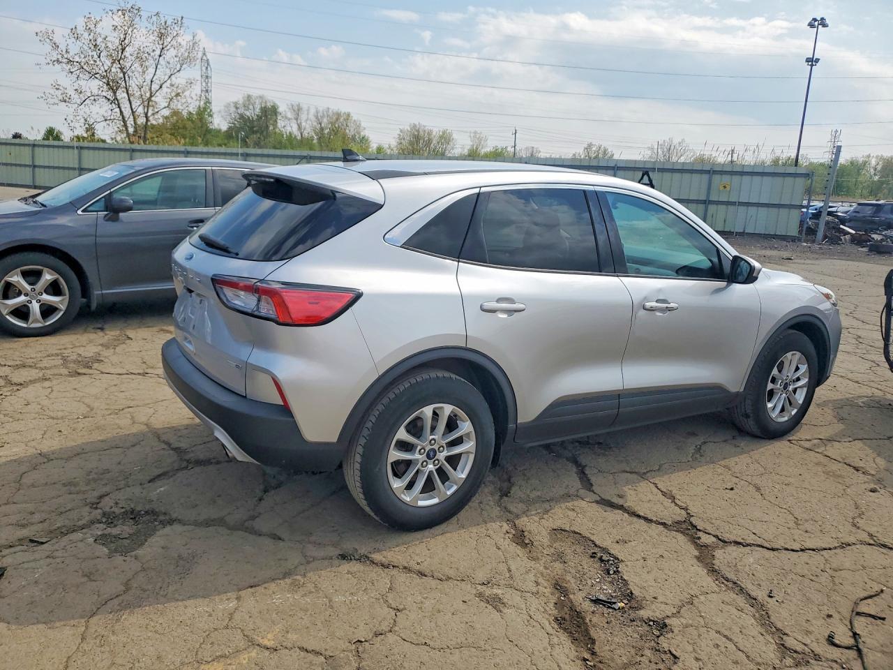 2020 Ford Escape Se - Фото 3