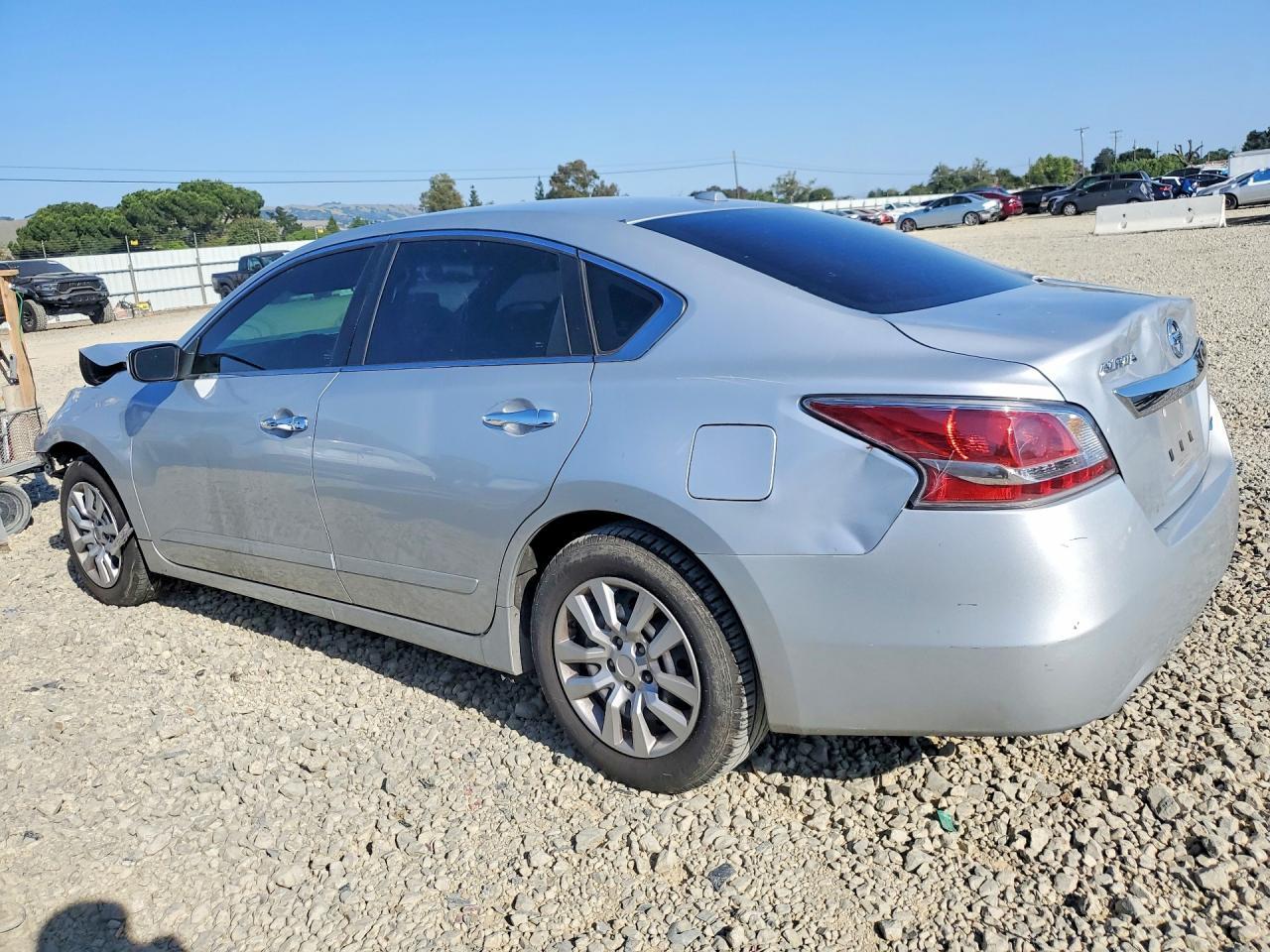 2014 Nissan Altima 2.5 S - Фото 2