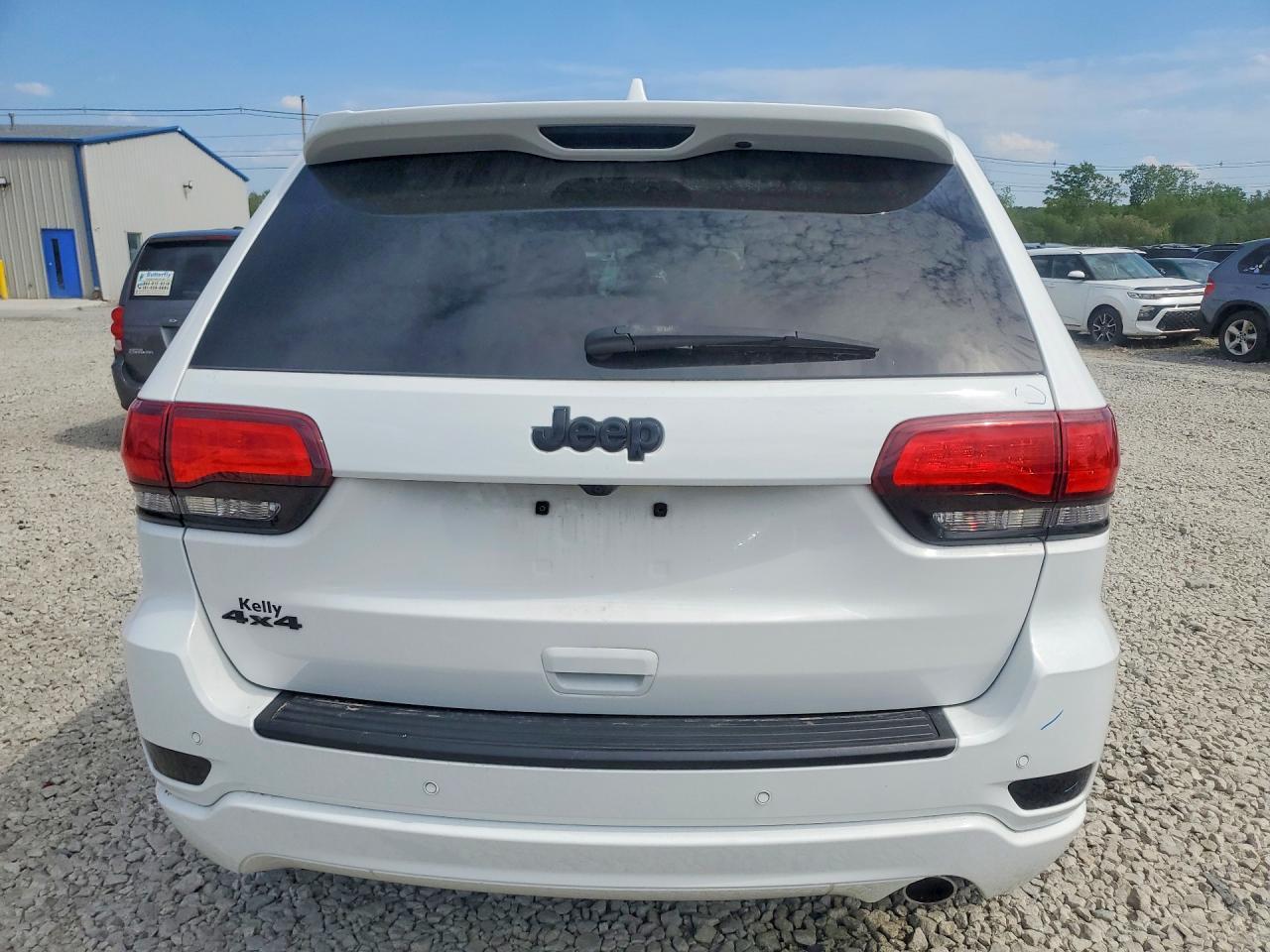 2020 Jeep Grand Cherokee Laredo - Image 6