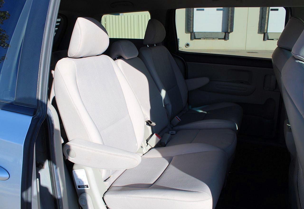 2020 Kia Sedona Lx - Image 6