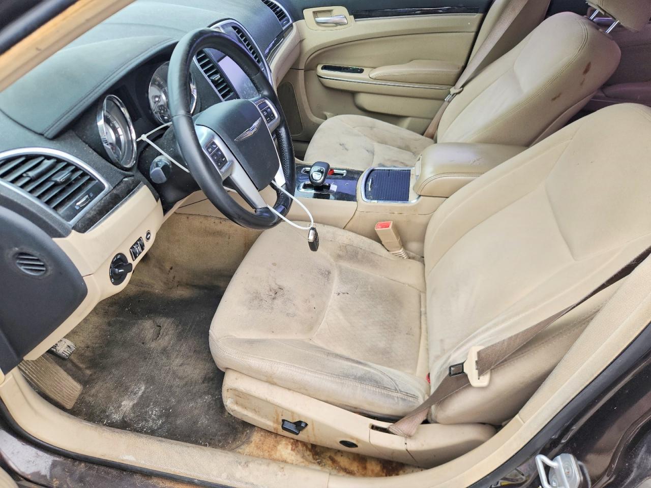 2012 Chrysler 300 - Image 7