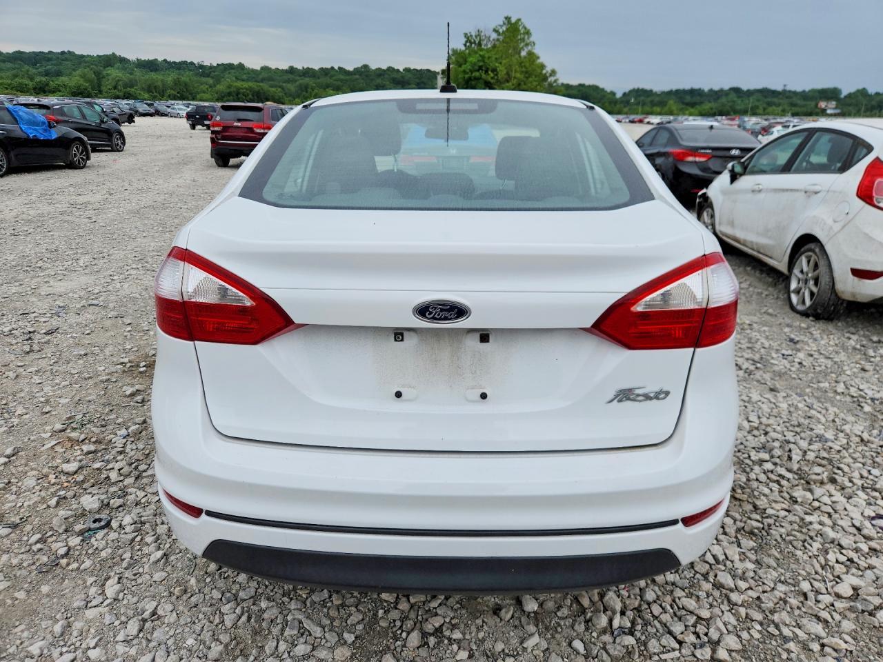 2016 Ford Fiesta S - Image 6