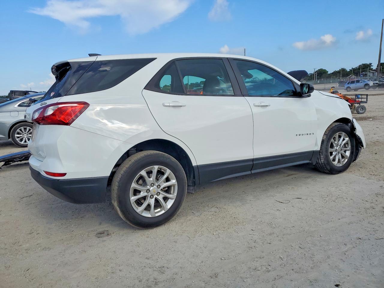 2020 Chevrolet Equinox Ls - Image 3