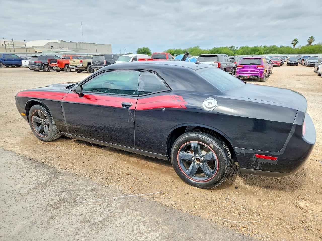 2011 Dodge Challenger - Фото 2