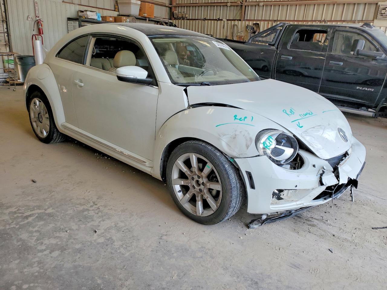 2019 Volkswagen Beetle Se - Фото 4