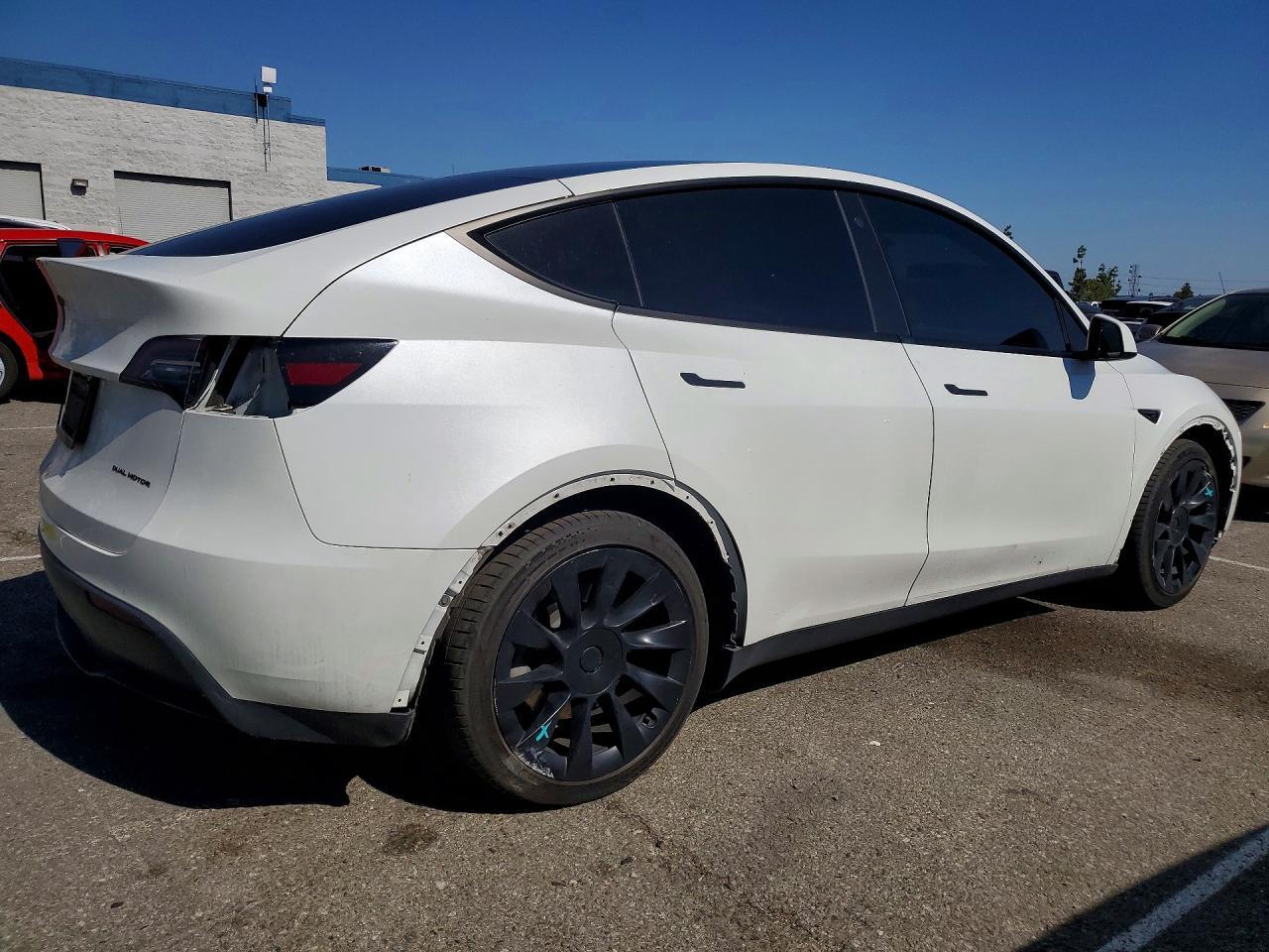 2023 Tesla Model Y - Фото 3