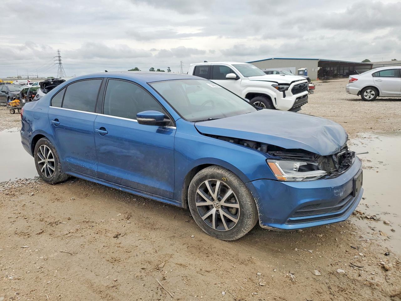 2017 Volkswagen Jetta - Image 4