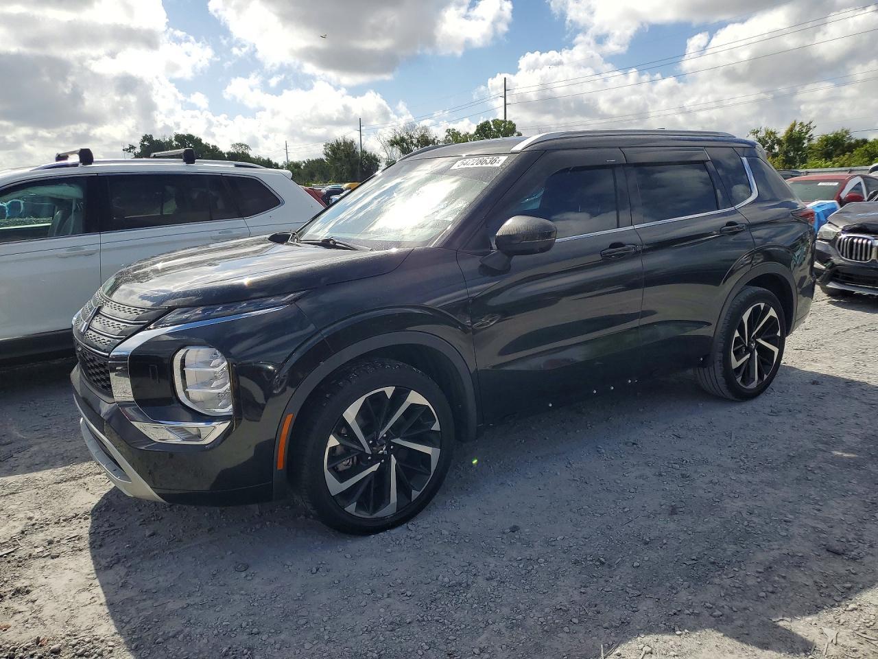 2022 Mitsubishi Outlander Sel